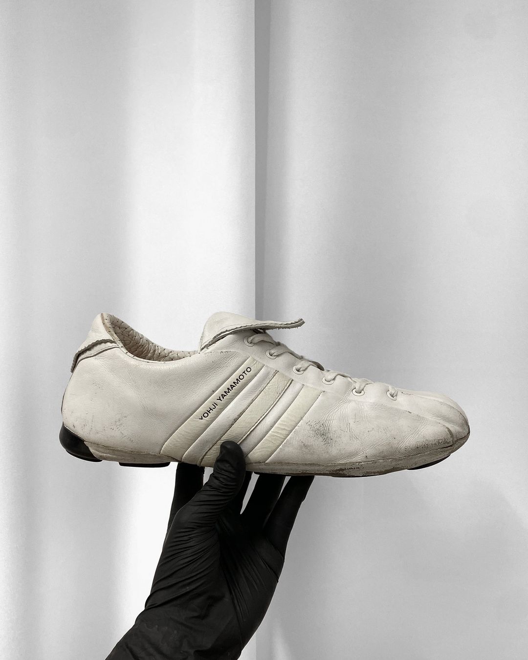 Y-3 2008 Field Low Sneaker White by Y-3 in size EU 44 from SHOES category