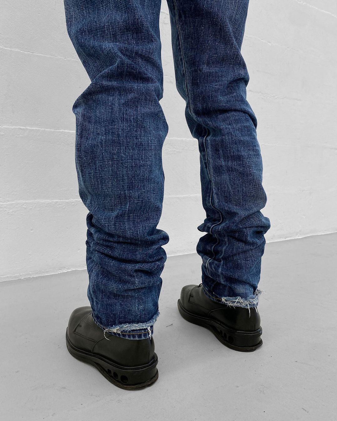 Japan Blue Jeans 2010s Distressed Slim Fit Selvedge Denim Blue by Japan Blue Jeans in size W31 from DENIM category