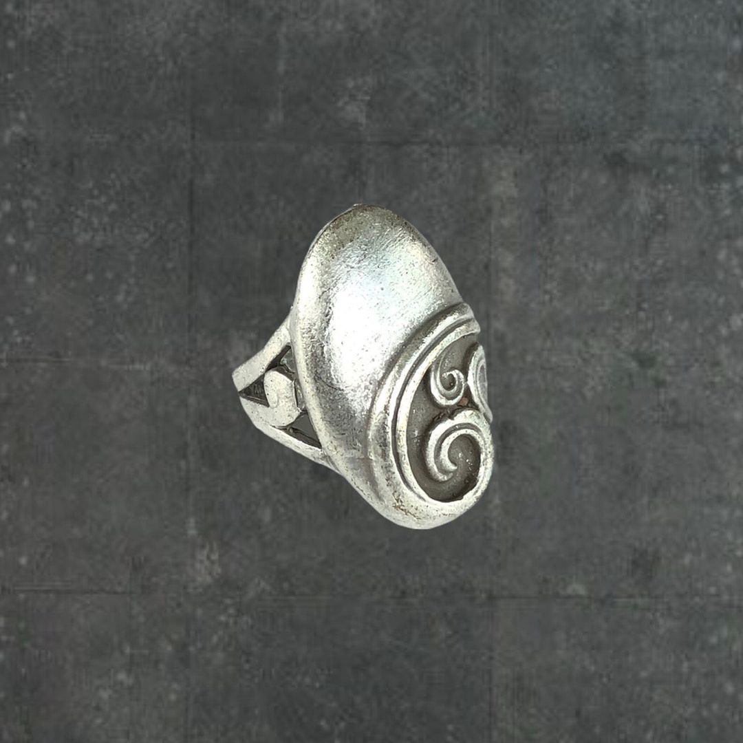 Antique Ring by FΛZED by Finn in size ONE SIZE