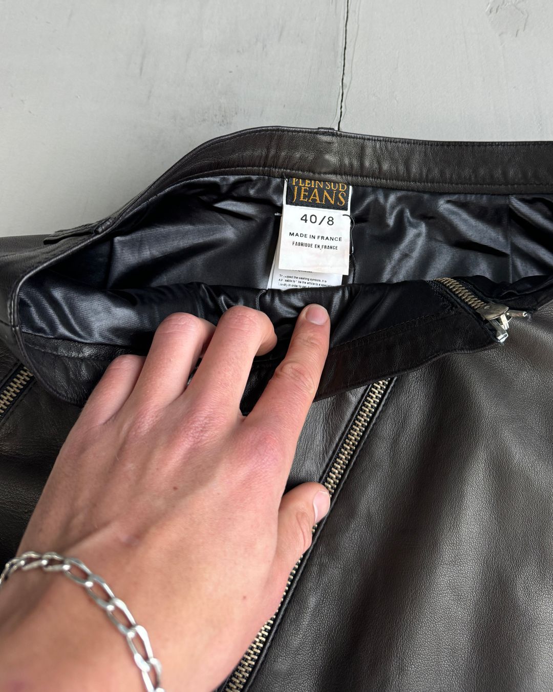 Thumbnail 035d483b-0e5d-4eb1-831b-ace71efb5838