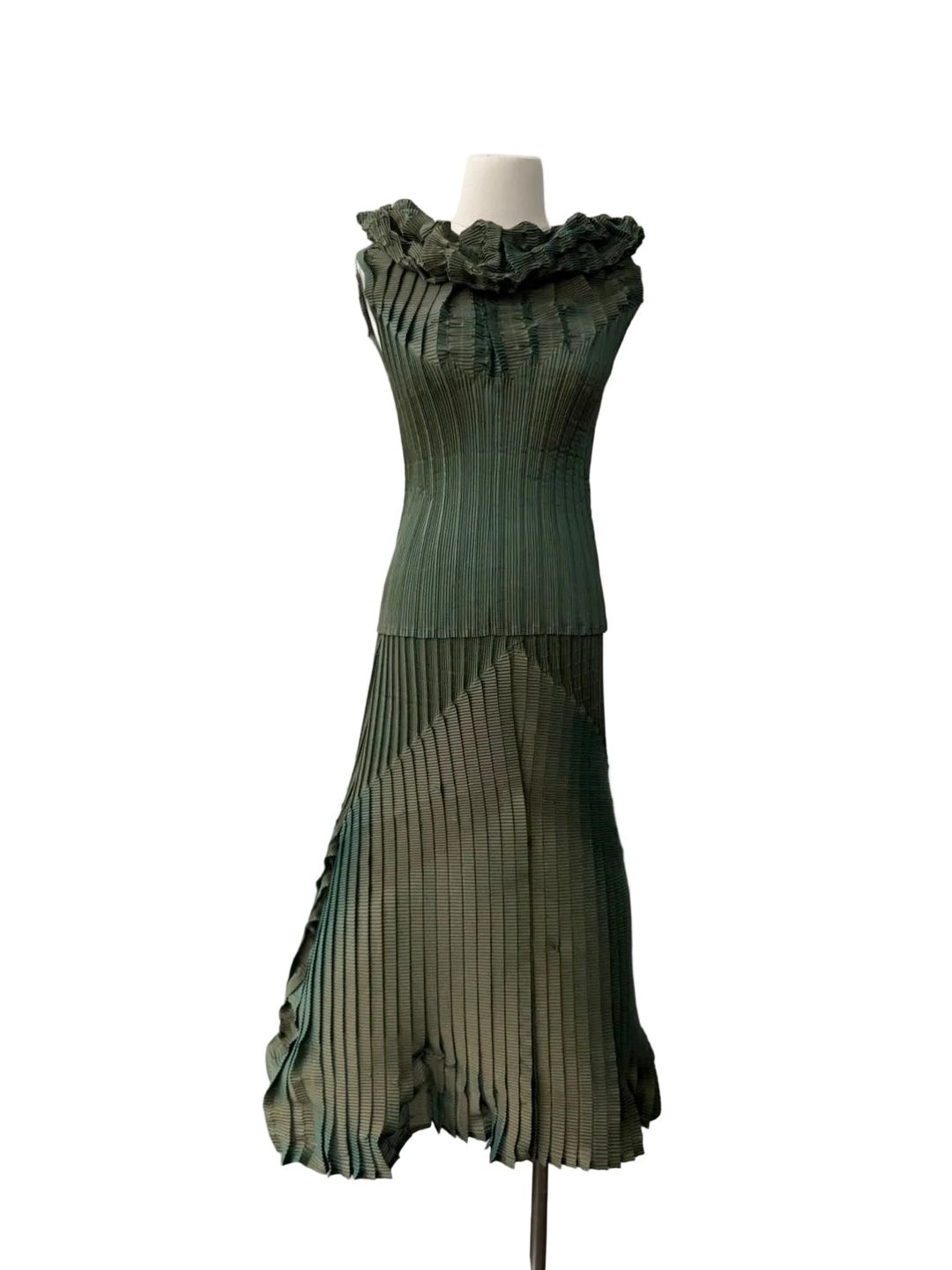 ISSEY MIYAKE FETE F/W 2008 IREDESCENT PLEATED SET by ISSEY MIYAKE in size XS from SKIRTS category
