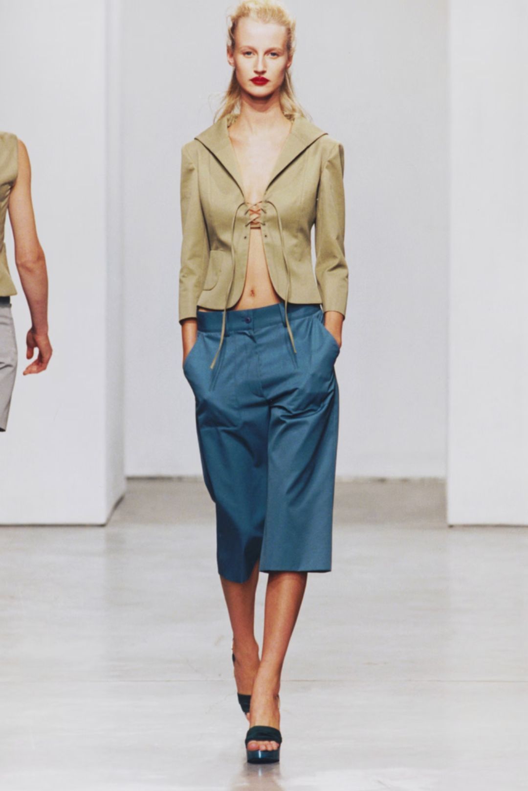 Thumbnail 54570979-823e-4ad7-b904-3f7c6c74c3ce