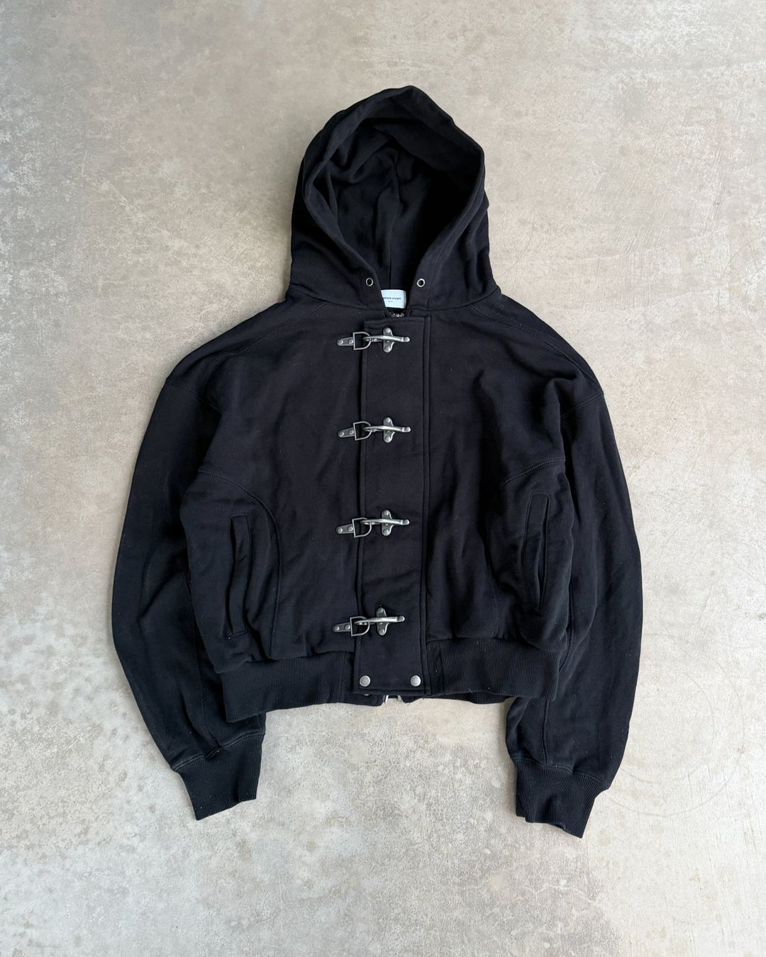 Thumbnail b78ba5bc-b3b3-4a5d-b408-86a671fbdcba