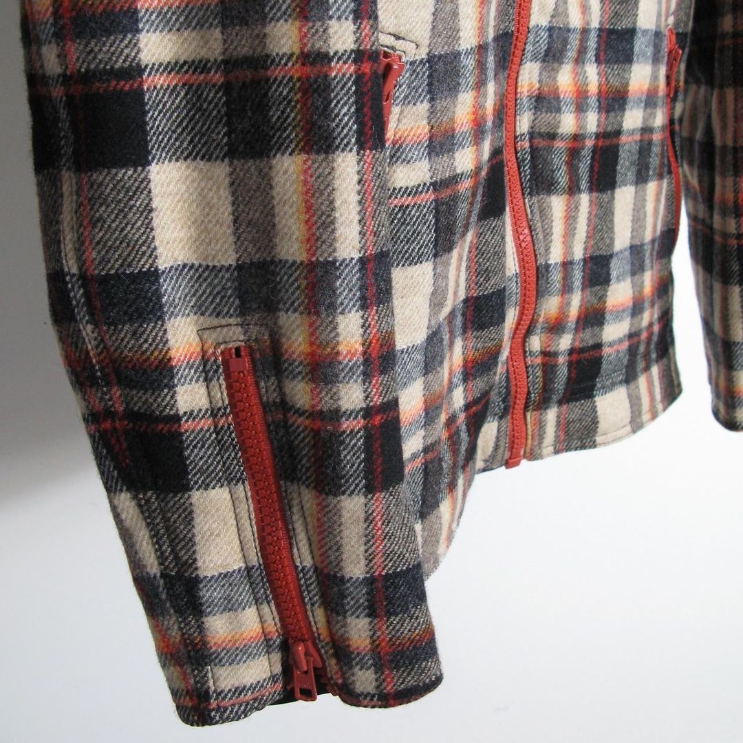 Thumbnail 4c82540c-926c-4a9c-8faa-16839750708e