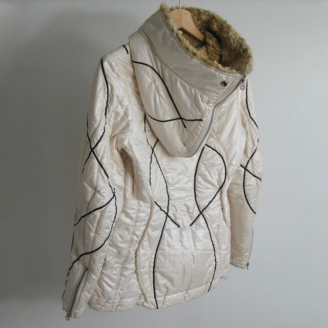 Thumbnail 92998d8d-b603-431f-bd5e-5b2d8bb14f5b