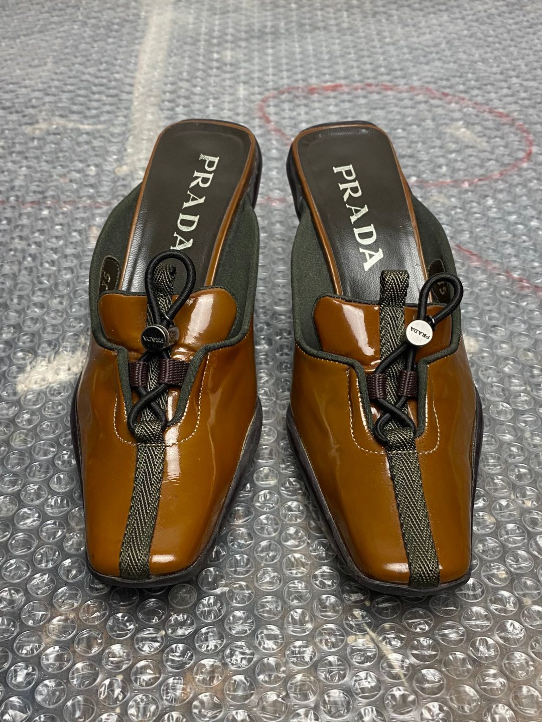 Thumbnail 90c2b27c-e574-4e53-8b96-ce99db1ad72c