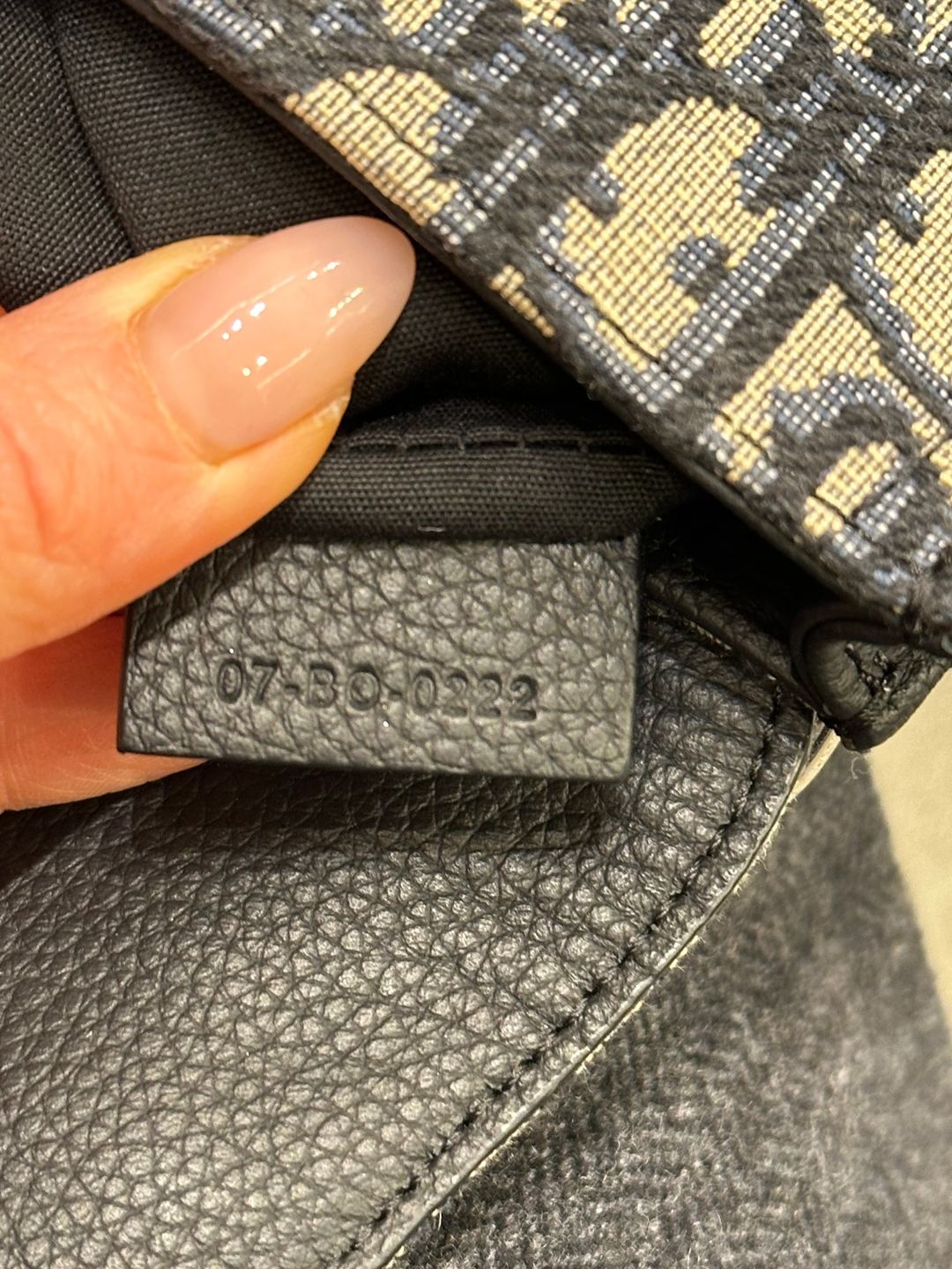 Thumbnail 8cf63d8c-53f7-4f1b-bdd3-ad208d4e1719