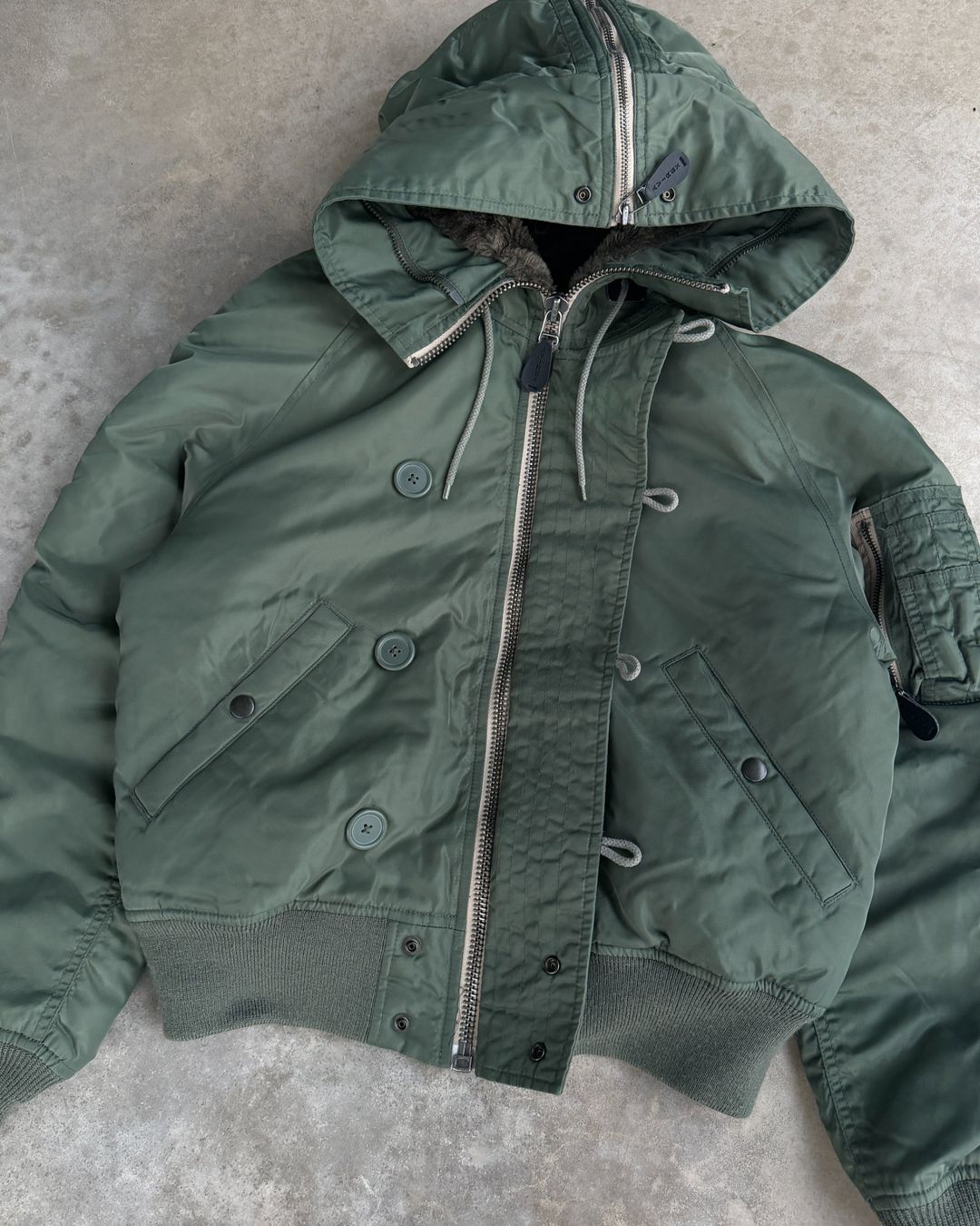 Thumbnail 43d3e34a-f122-4f46-95a2-eb2e11970c10