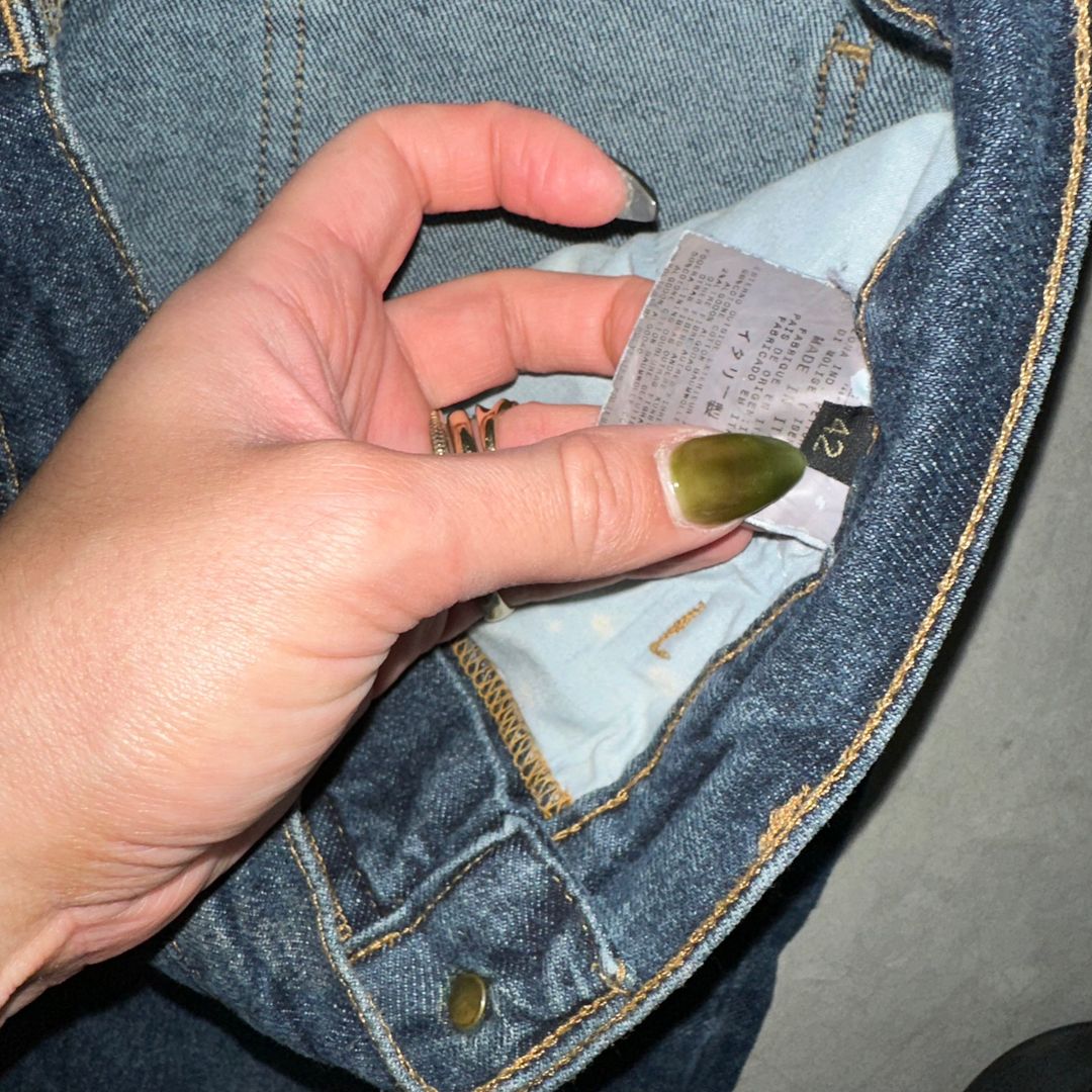 Thumbnail 18e142e5-dd93-4e59-a9df-7ba1e8fc996f