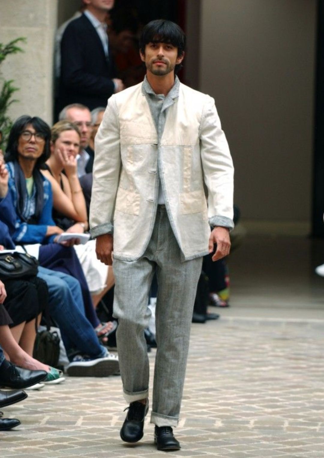 Thumbnail 46e4be7d-372d-4199-a605-ad619f546f65