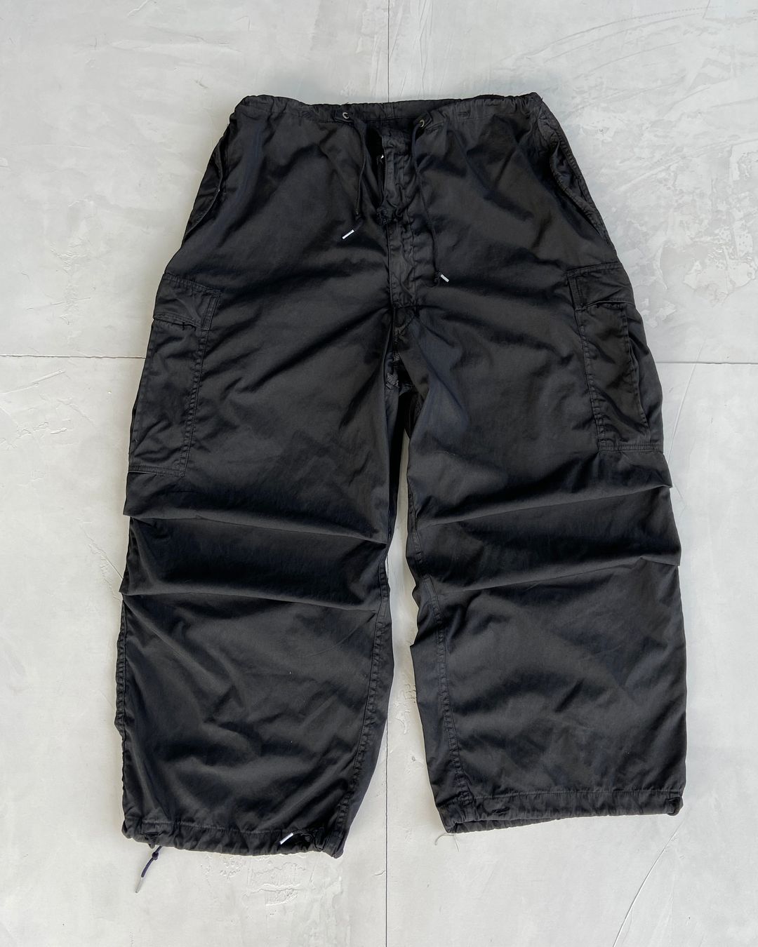 1990S VINTAGE MILITARY CARGO OVERPANTS IN BLACK by undefined in size ONE SIZE