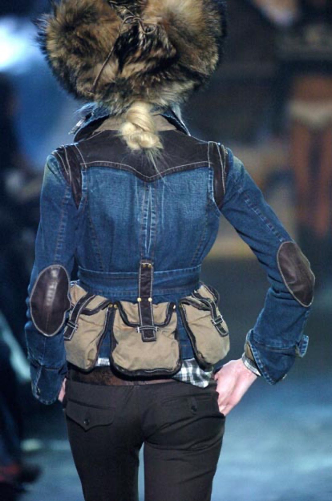 Dsquared2 F/W2004 Multi Pocket Capris by DSQUARED² in size IT 40 from TROUSERS category