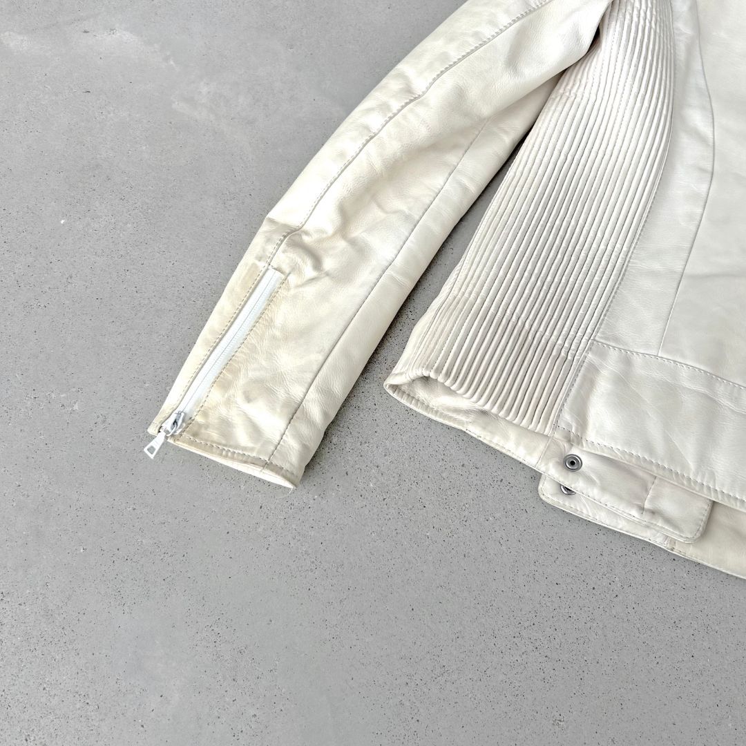 Thumbnail 6883c6b7-a97d-48e7-8afb-a2a42718ef3f