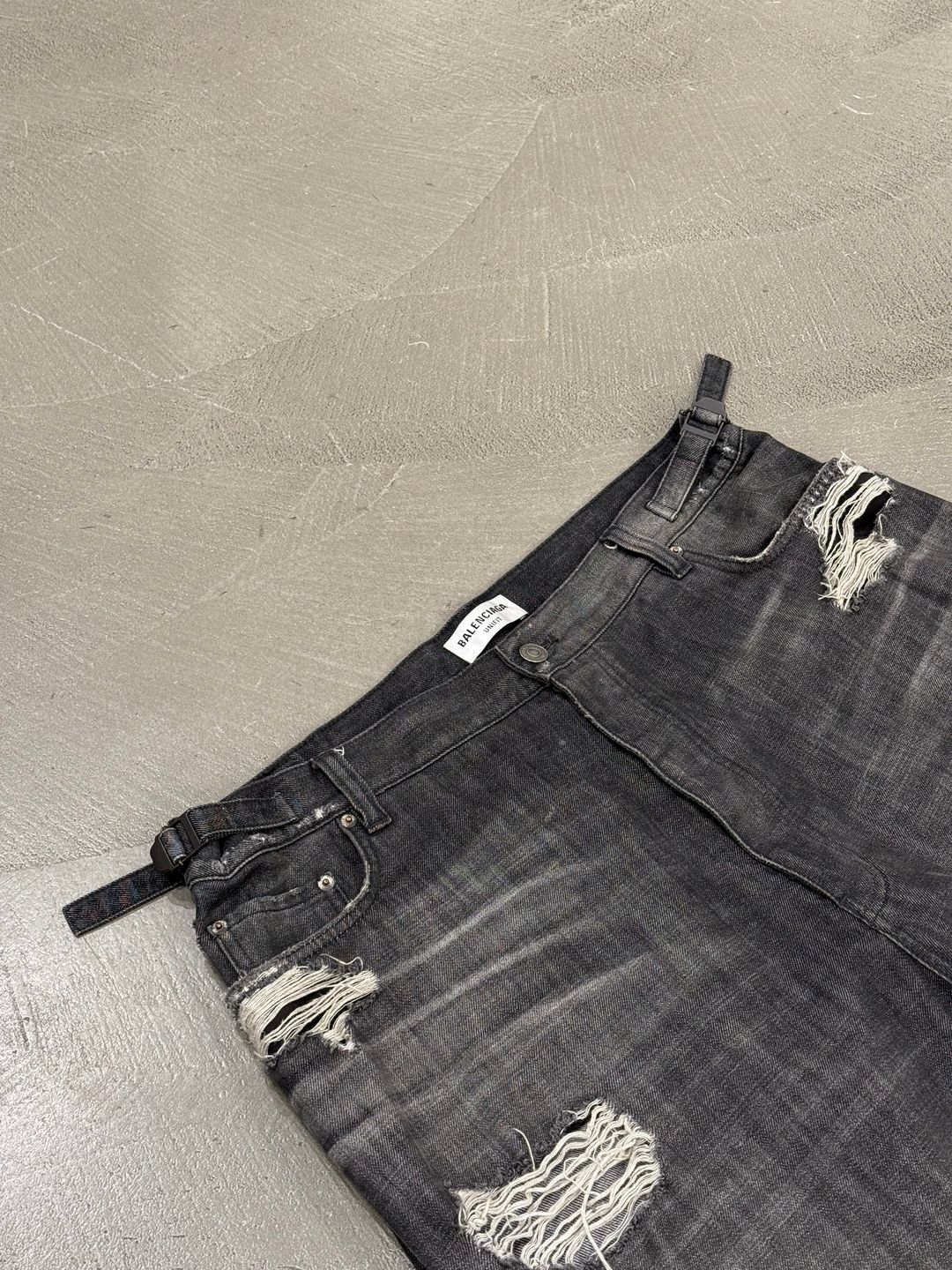 Thumbnail 85c16ae3-8525-4dff-a1f1-67dbf0de4377