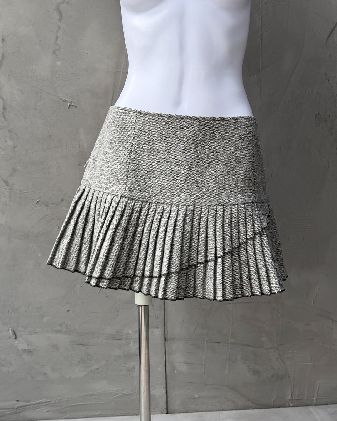 Armani Jeans Wool Pleated Mini Skirt – S by Emporio Armani in size S from SKIRTS category