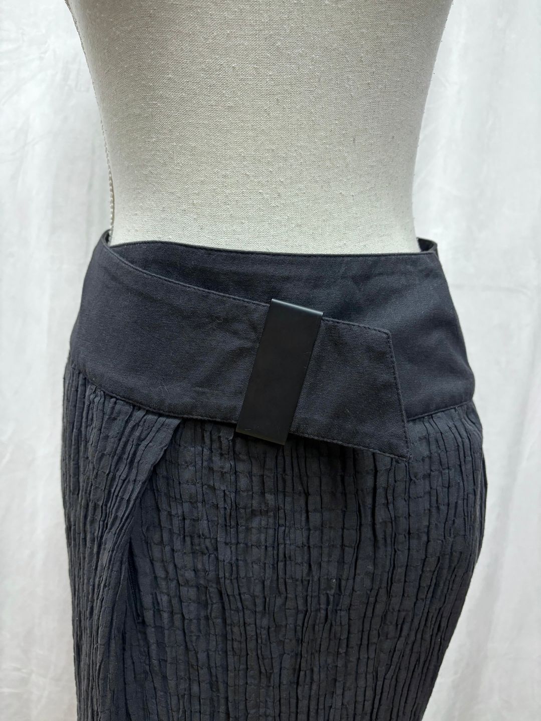 Thumbnail 37397250-322a-4019-861c-b6fba08fa17d