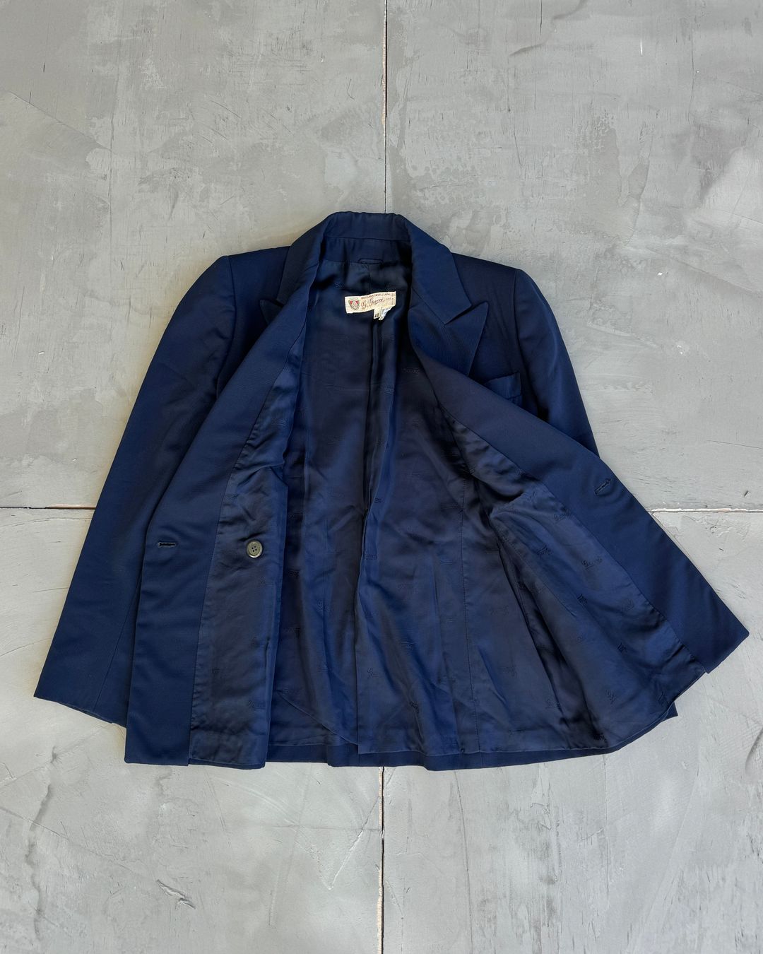 Thumbnail 27366fde-40c4-4a58-8b99-e8dce19e64a9