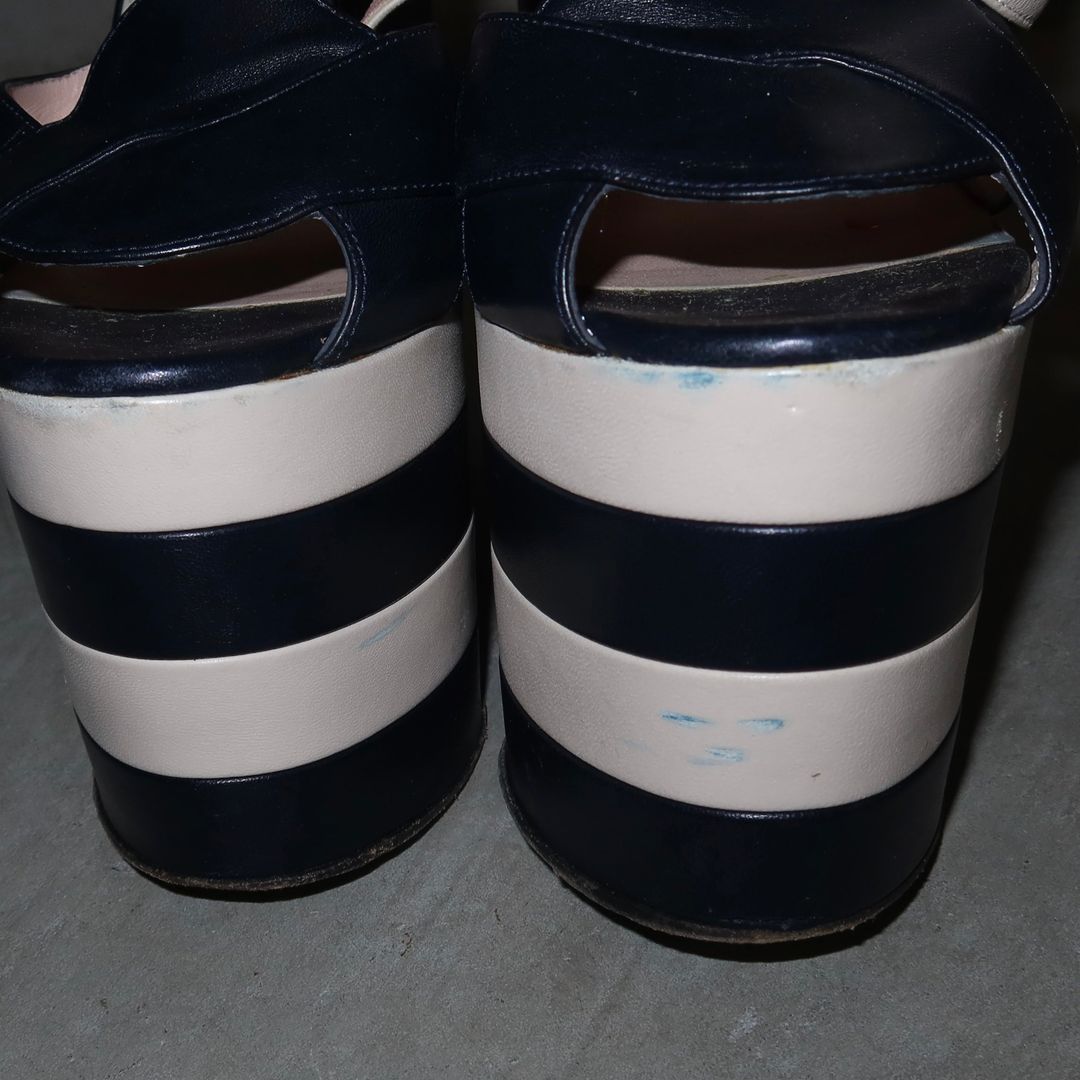 Thumbnail 18128338-972d-43b8-9e53-4f94c91daf6a