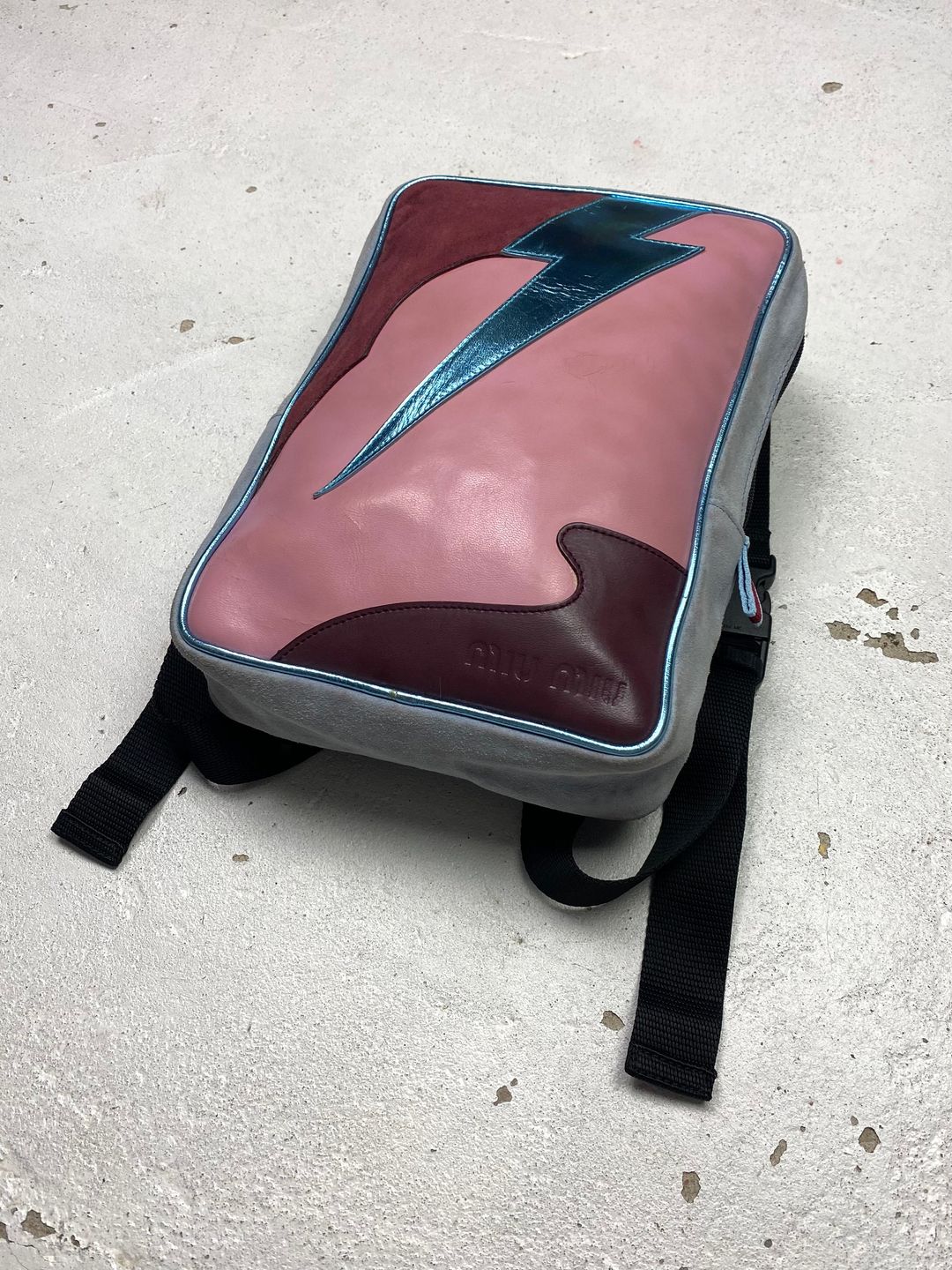 Thumbnail 3e3a5d5e-88ad-4d2a-916d-c4d373808a7a